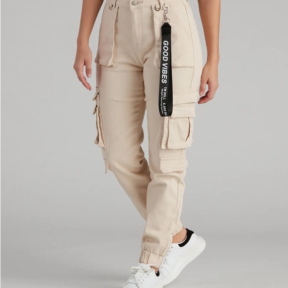 Women's Cream Cargo Jeans - Picture 3 of 8